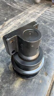 Suitable for Hitachi ZAX450 excavator track carrier wheels, original factory style track support rollers, undercarriage parts, and load-bearing wheels. Various excavator models are available,with mini