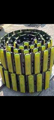 고무판과 발굴기 트랙 체인 조립, 구하부 부품의 패드 조립과 함께 트랙 체인 조립