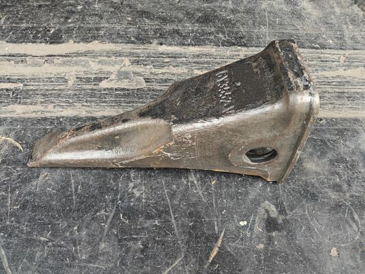 Factory Direct Sales CAT D11 Eagle Hook Bucket Teeth, Ripper Single Shank Rock Teeth 6Y3552 4T5502 High Wear-Resistant Alloy Steel Mining Ice Breaking Teeth