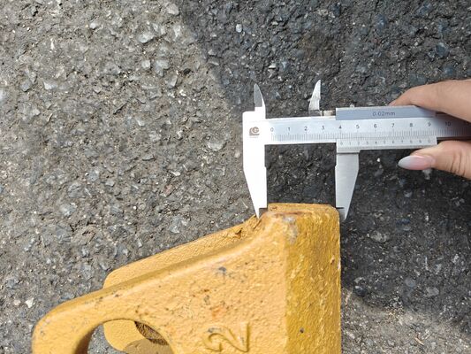 모든 굴삭기 모델용 범용 치아 가드 및 버킷 엣지 보호대, 4.0, 5.0, 6.0 사양으로 제공. 제조사 직판 내마모성 버킷 엣지 보호 블록