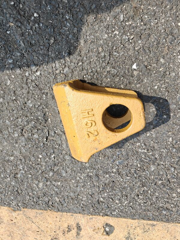 모든 굴삭기 모델용 범용 치아 가드 및 버킷 엣지 보호대, 4.0, 5.0, 6.0 사양으로 제공. 제조사 직판 내마모성 버킷 엣지 보호 블록